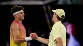 مشاهدة مباراة يانيك سينر وبن شيلتون بث مباشر اليوم 14-11-2025 نهائيات الجولة الختامية للتنس